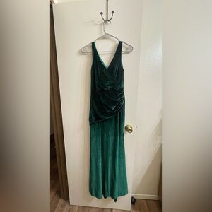 NWOT Green Velvet Bridesmaid / Mother of Bride Mother of Groom Maxi Dress Size 4